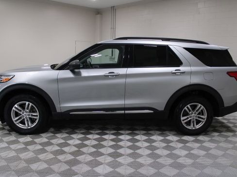 Used 2023 Ford Explorer XLT w/ Equipment Group 202A image 8