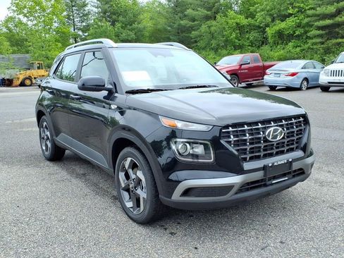 Used 2025 Hyundai Venue SEL FWD image 3