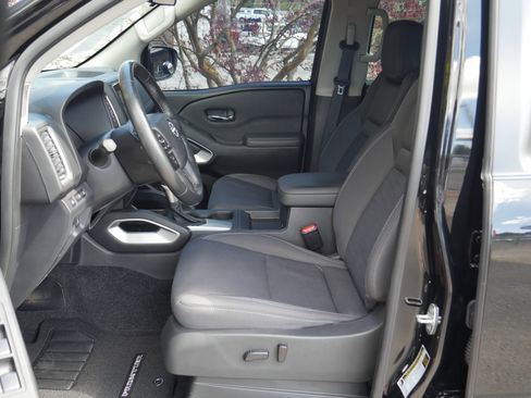 Certified 2023 Nissan Frontier SV w/ Technology Package AWD/4WD image 3
