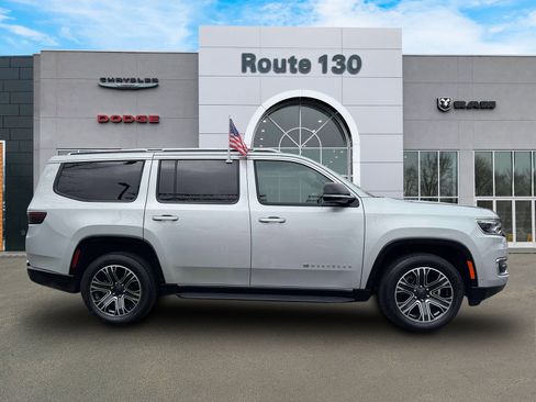 Used 2024 Jeep Wagoneer Series II w/ Flexible Seating Group image 4