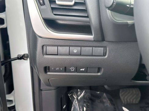 Used 2026 Nissan Rogue SV image 18