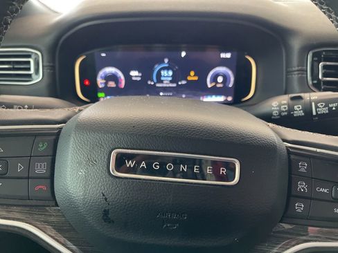 Used 2022 Jeep Wagoneer Series II AWD/4WD image 18
