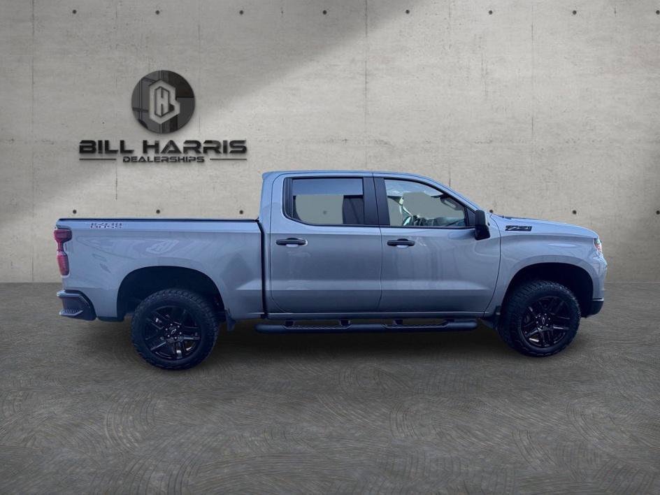 Used 2025 Chevrolet Silverado 1500 Custom Trail Boss w/ LPO, Dark Essentials Package AWD/4WD image 5