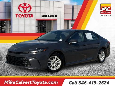 Used 2025 Toyota Camry LE FWD image 1