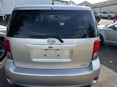 Used 2011 Scion xB FWD image 3
