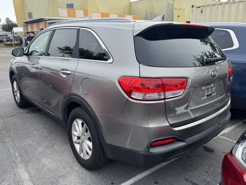 Certified 2018 Kia Sorento LX image 2