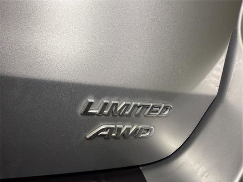 Used 2017 Toyota Sienna Limited Premium image 24