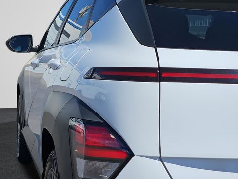 Used 2025 Hyundai Kona SEL image 9