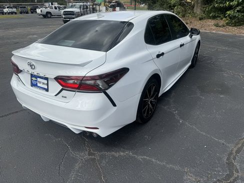 Used 2023 Toyota Camry SE image 5