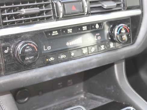 Used 2022 Nissan Pathfinder SL w/ SL Premium Package image 24