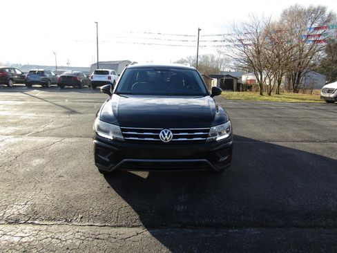 Used 2020 Volkswagen Tiguan S image 2