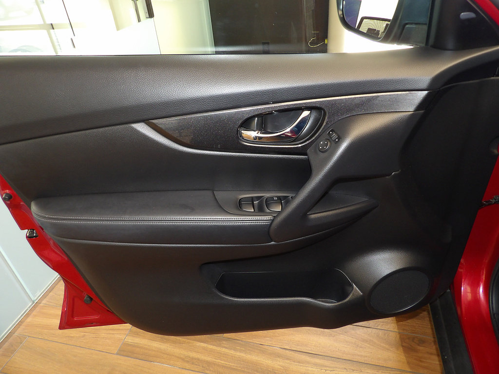 Used 2017 Nissan Rogue SV w/ SV Premium Package AWD/4WD image 23
