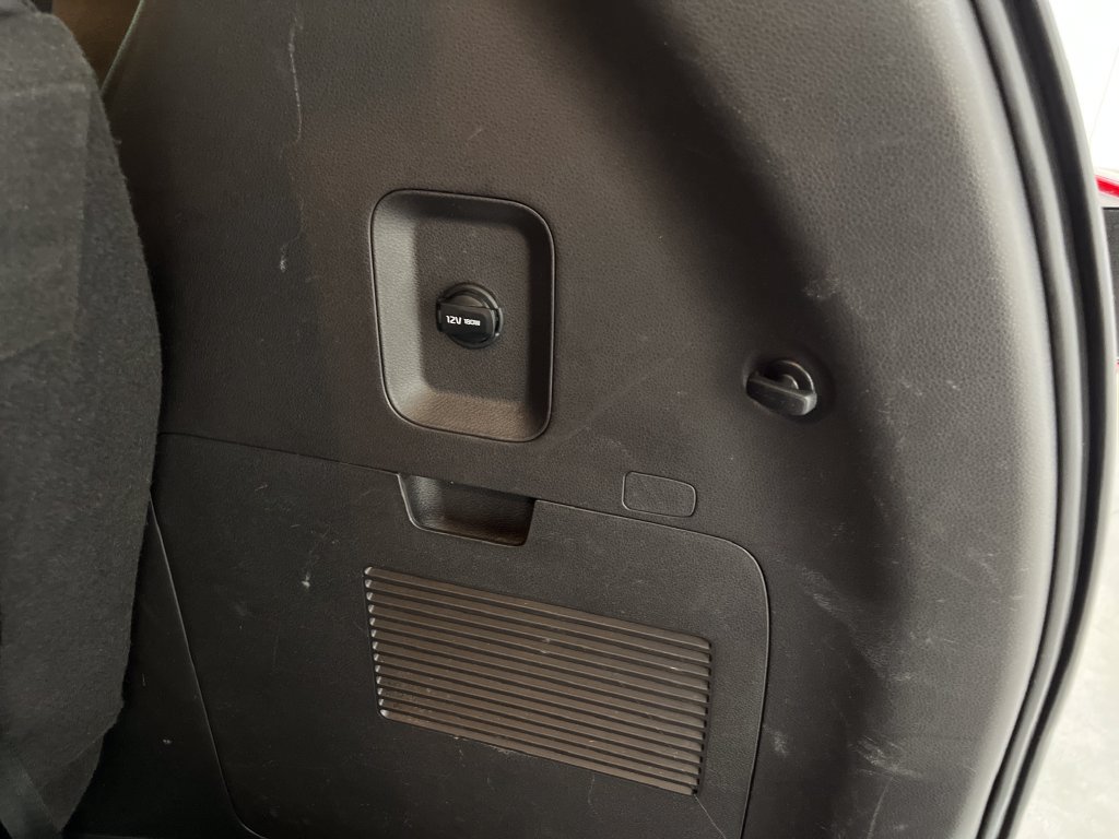 Used 2025 Kia Carnival FWD image 29
