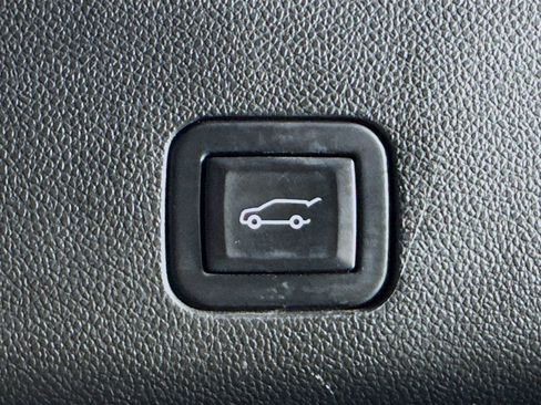 Used 2024 Chevrolet Suburban Z71 AWD/4WD image 30