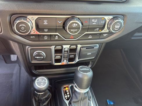 New 2025 Jeep Gladiator Sport image 21