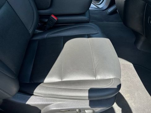 Certified 2024 GMC Sierra 1500 SLT RWD image 32