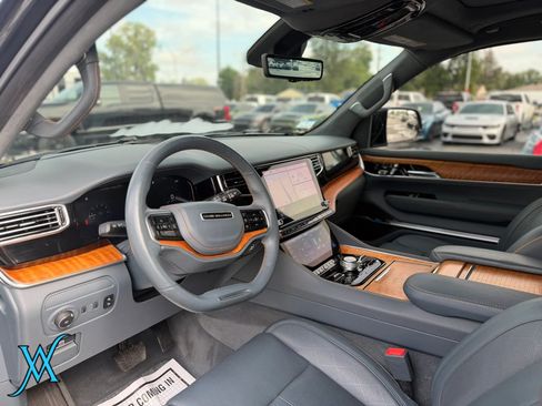 Used 2022 Jeep Grand Wagoneer Series II w/ Convenience Group III AWD/4WD image 11