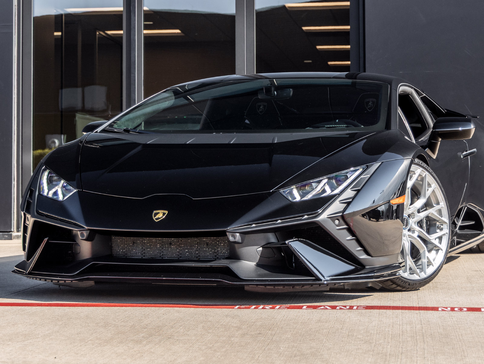 Used 2023 Lamborghini Huracan Tecnica RWD image 3