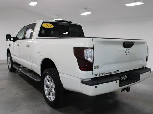 Used 2017 Nissan Titan SL RWD image 7