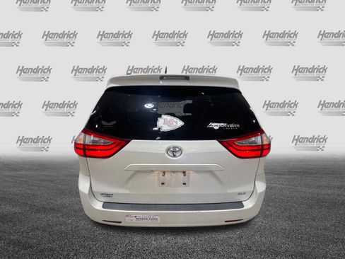 Used 2017 Toyota Sienna XLE FWD image 7