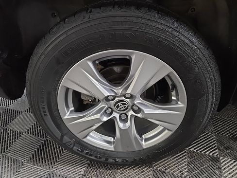 Used 2022 Toyota RAV4 XLE AWD/4WD image 13