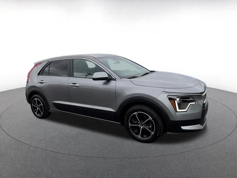 Used 2026 Kia Niro LX FWD image 2
