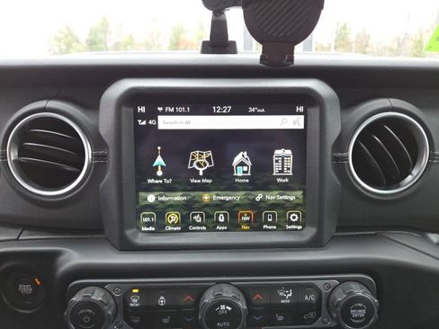 Used 2022 Jeep Gladiator Overland w/ Cold Weather Group image 62