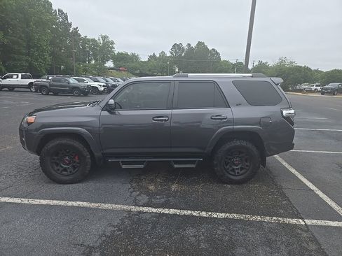 Used 2022 Toyota 4Runner SR5 AWD/4WD image 5