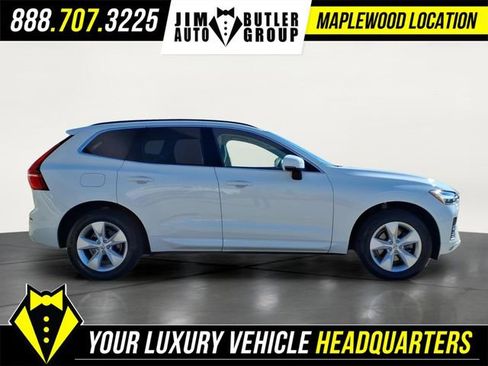 Used 2022 Volvo XC60 B5 Momentum image 5