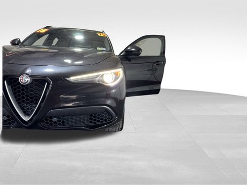 Used 2018 Alfa Romeo Stelvio Ti Sport image 22