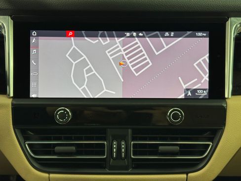 Used 2024 Porsche Macan w/ Premium Plus Packages image 24