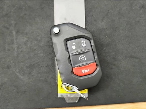 Used 2022 Jeep Wrangler Unlimited Sahara w/ Cold Weather Group AWD/4WD image 13