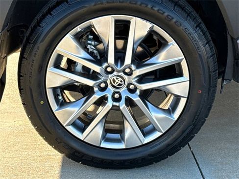 Used 2024 Toyota RAV4 XLE Premium image 9