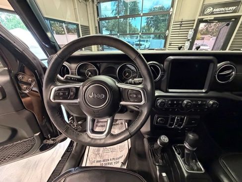 Used 2018 Jeep Wrangler Unlimited Sahara w/ Dual Top Group AWD/4WD image 8