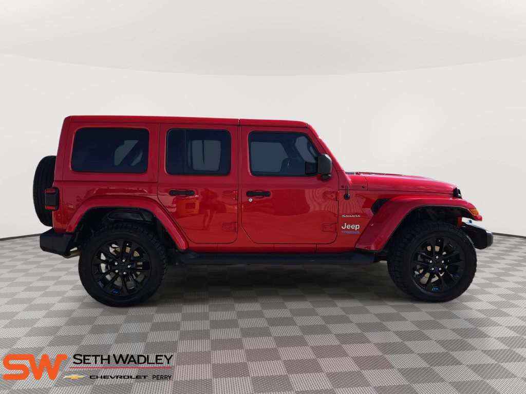 Used 2022 Jeep Wrangler Unlimited Sahara w/ Cold Weather Group AWD/4WD image 8