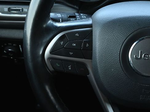 Used 2021 Jeep Grand Cherokee Laredo RWD image 10