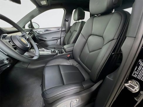 New 2026 Porsche Macan image 5