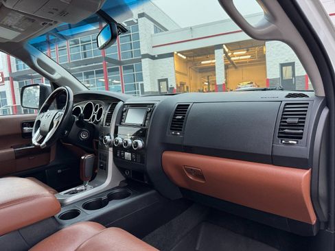 Used 2016 Toyota Sequoia Platinum AWD/4WD image 21