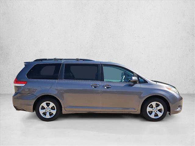 Used 2014 Toyota Sienna LE FWD image 4