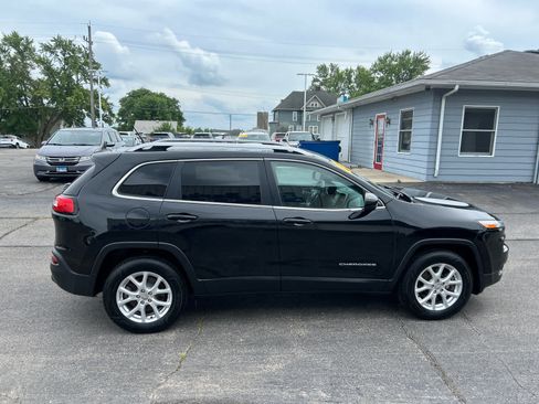 Used 2018 Jeep Cherokee Latitude w/ Safety Group AWD/4WD image 2