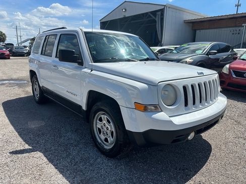 Used 2014 Jeep Patriot Sport FWD image 3