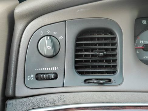Used 2003 Mercury Grand Marquis GS RWD image 30