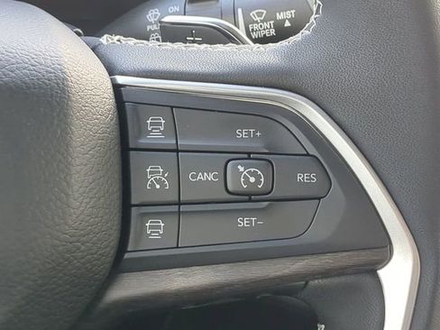 New 2025 Jeep Grand Cherokee Limited w/ Black Appearance Package image 33