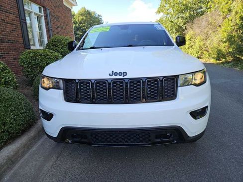 Used 2020 Jeep Grand Cherokee Laredo image 8