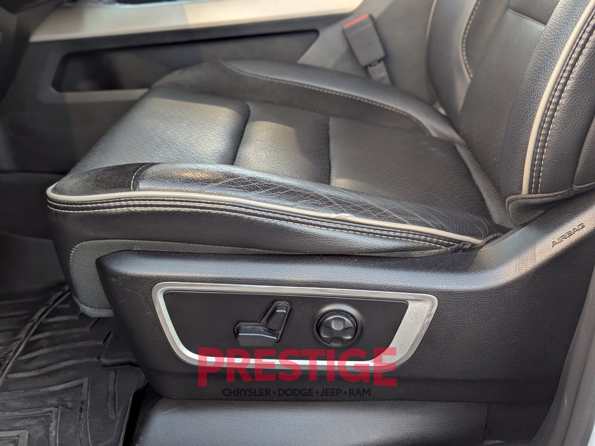 Used 2021 RAM 1500 Laramie w/ Advanced Safety Group AWD/4WD image 29