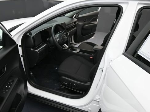 Certified 2025 Hyundai Kona SEL image 11
