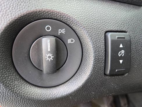 Used 2013 Ford Fiesta SE w/ Moon & Mood Pkg FWD image 15