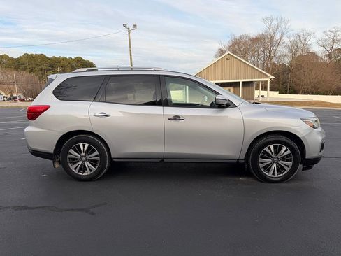 Used 2017 Nissan Pathfinder SV w/ SV Tech Package image 9