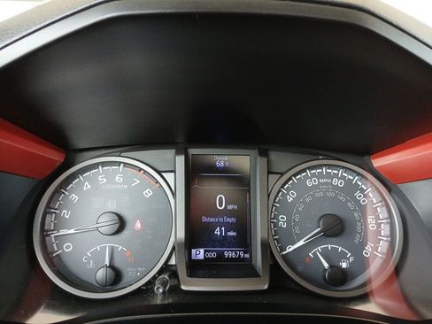 Used 2019 Toyota Tacoma TRD Off-Road image 11