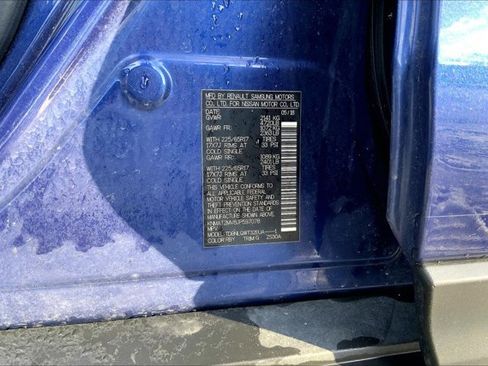 Used 2018 Nissan Rogue SV image 30